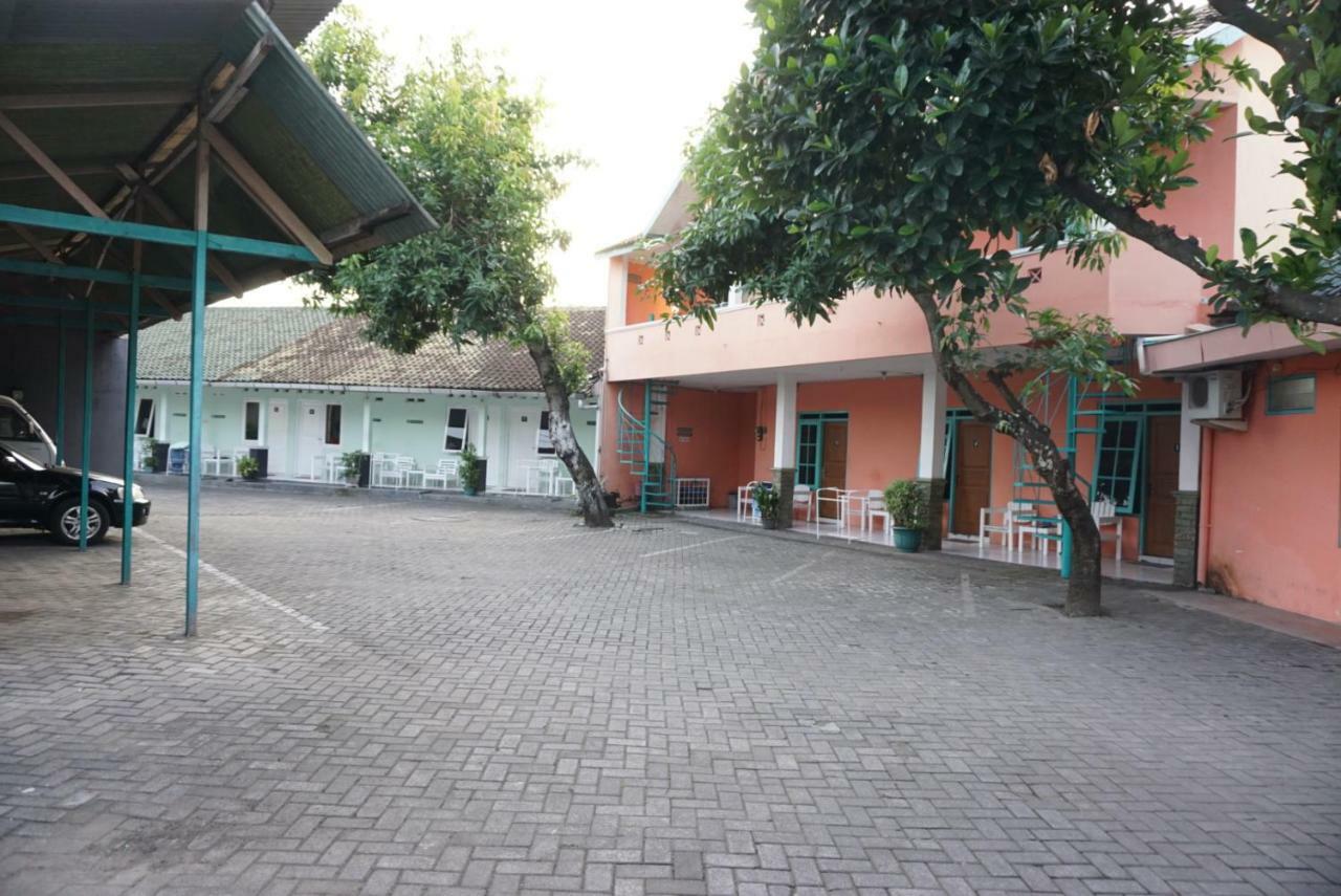 Ismoyo Hotel Γιογκιακάρτα Εξωτερικό φωτογραφία